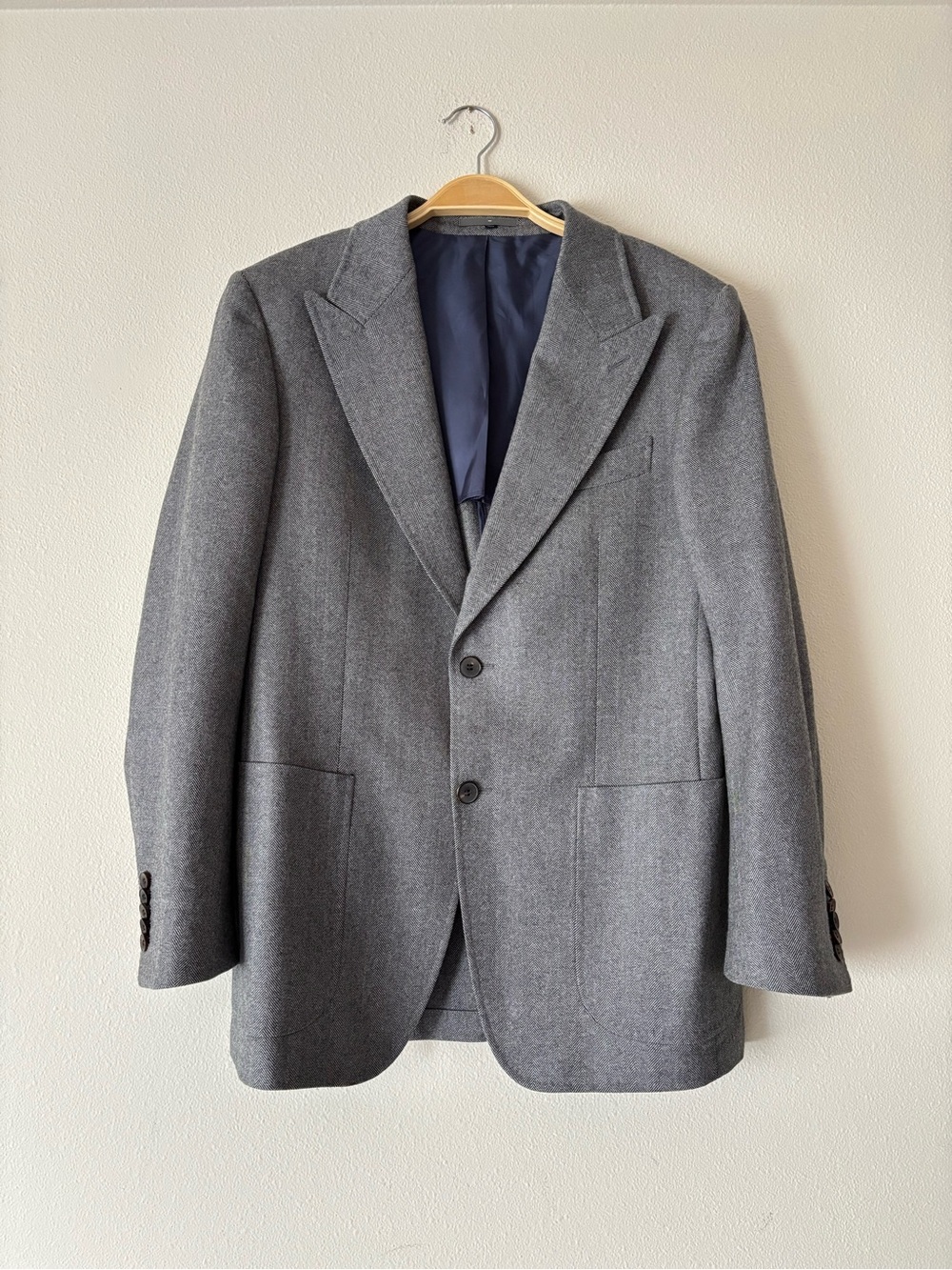 SUITSUPPLY Men's Classic Gray Wool Blazer - Timeless Tailored Style